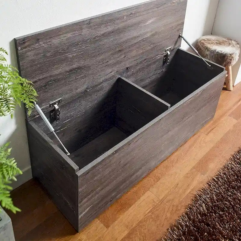 Stauraumbank im Landhausstil in rustikalem Grau